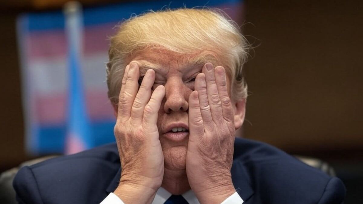 Giudice sospende divieto di Trump alle persone trans nell’esercito: “Tutti gli esseri umani sono creati uguali”