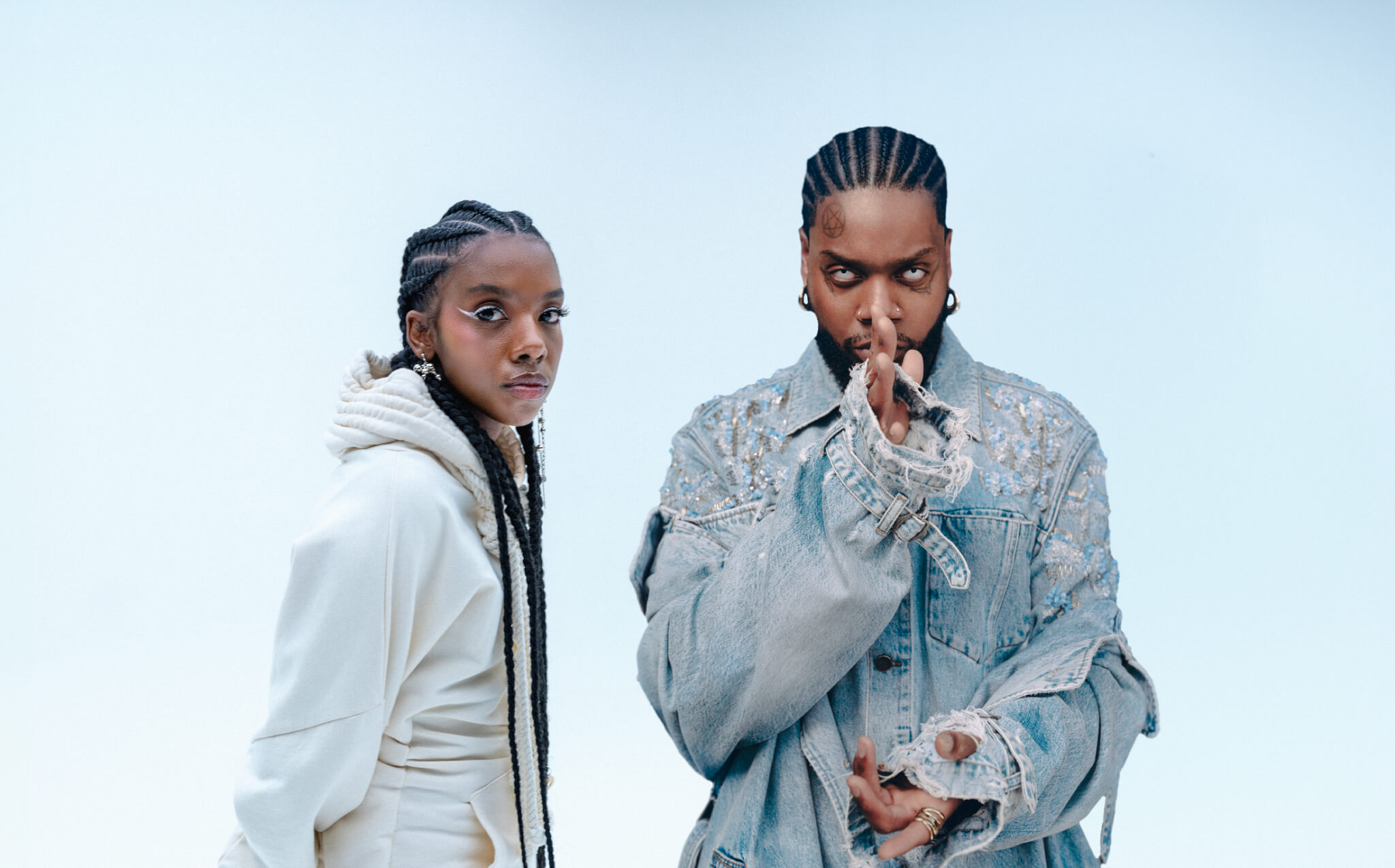 Nell'album Dua Saleh duetta insieme all'artista queer serpentwithfeet (Credit:Grant Spanier)