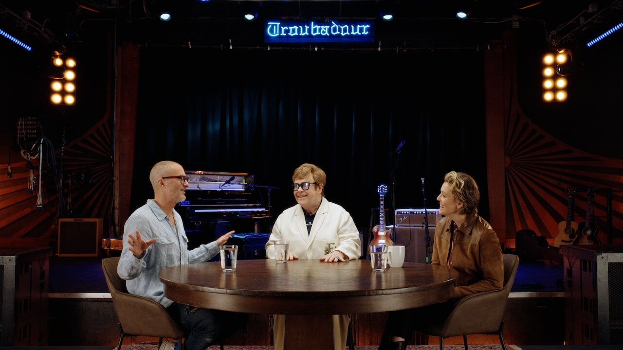 Swing For The Fences, il nuovo "inno per i giovani queer” di Elton John e Brandi Carlile (VIDEO) - Elton John Brandi Carlile e Zane Lowe di Apple Music 1 - Gay.it