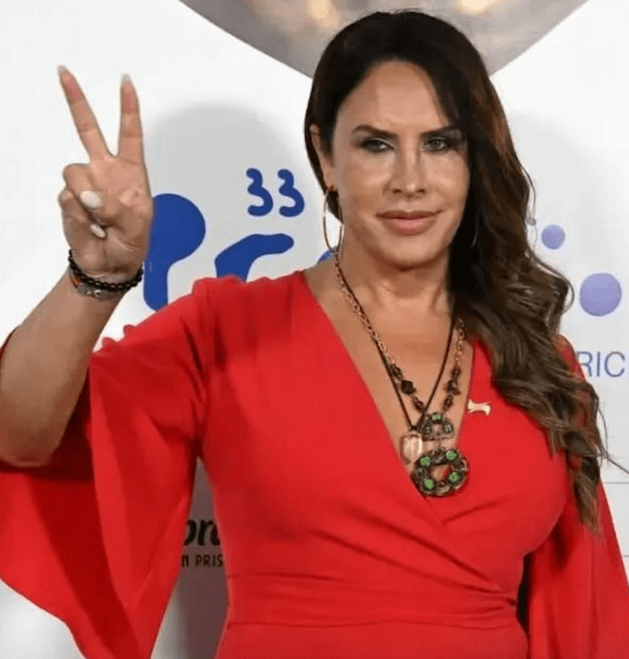 Il cinema spagnolo sostiene Karla Sofía Gascón e le conferisce il premio dell'Unione degli Attori e Attrici - Il cinema spagnolo sostiene Karla Sofia Gascon - Gay.it