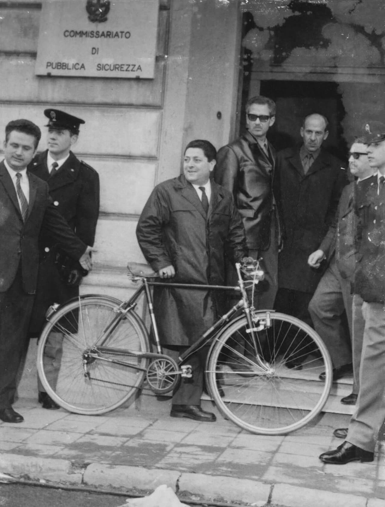 Neofascismo: la storia di Ermanno Lavorini e la “caccia alle streghe” degli omosessuali - La bicicletta di Ermanno trovata abbandonata - Gay.it