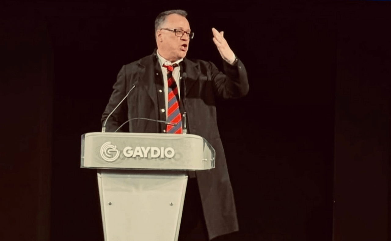 Russell T Davies contro Musk e Trump: “Mai visto maggior pericolo per la nostra comunità. Dobbiamo reagire”