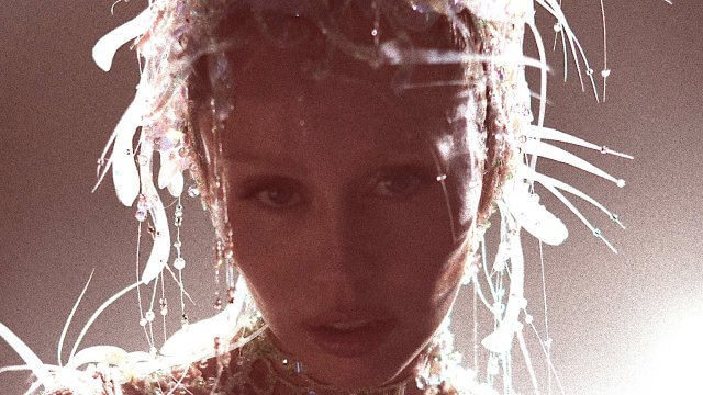 Something Beautiful, arriva il nuovo album di Miley Cyrus. Data d'uscita e tutto quello che sappiamo - Something Beautiful di Miley Cyrus la cover - Gay.it