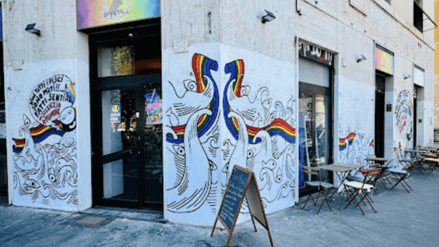 Roma, tentano di dare fuoco a bar LGBT+: "Da quando abbiamo aperto ci gridano fr*ci e ci sputano contro" - Spiritall Lounge Bar omofobia - Gay.it