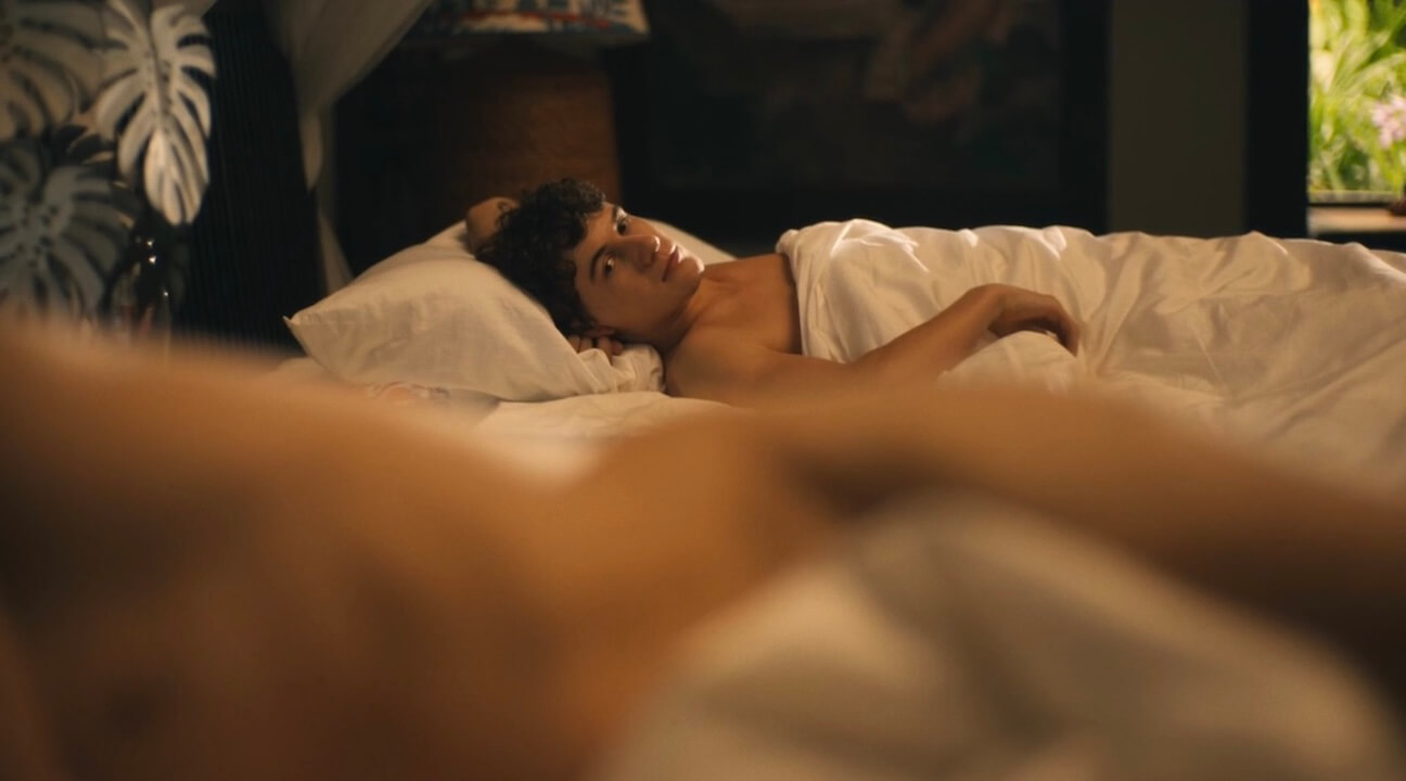 The White Lotus 3, nella 6a puntata l'incesto tra fratelli prosegue con una svolta choc (VIDEO) - The White Lotus 3 nella 6a puntata lincesto tra fratelli 1 - Gay.it