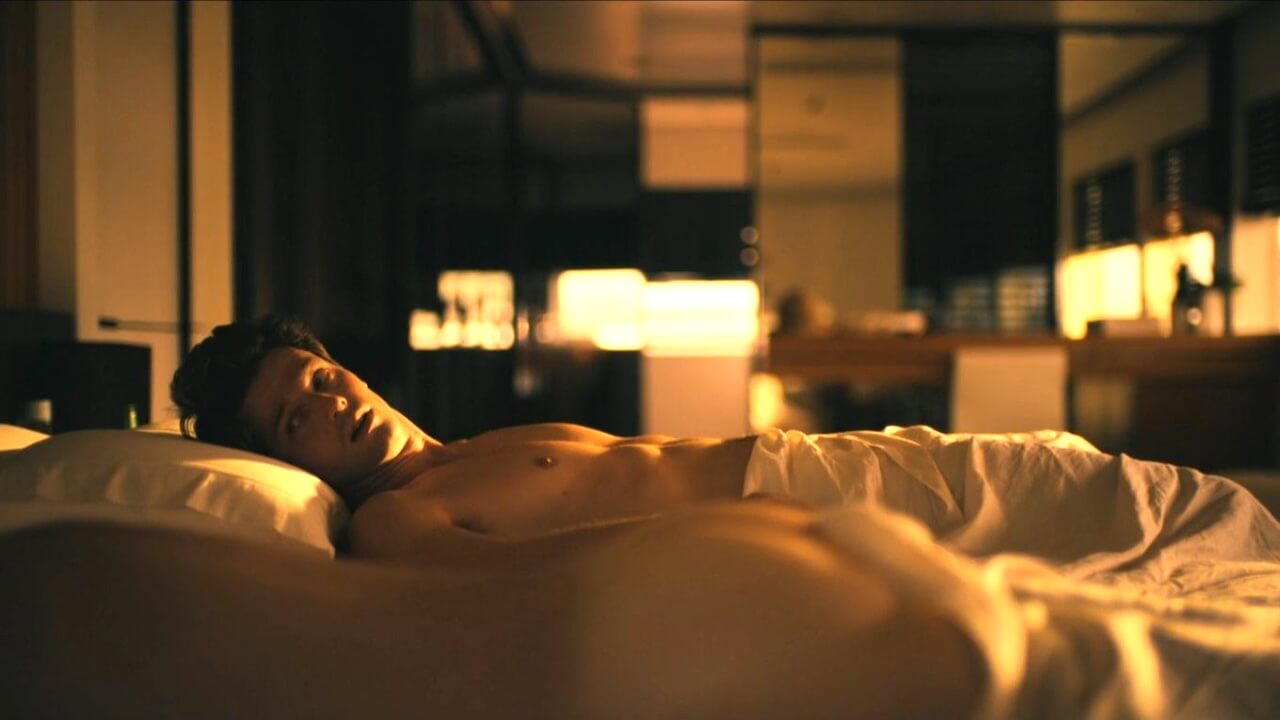 The White Lotus 3, nella 6a puntata l'incesto tra fratelli prosegue con una svolta choc (VIDEO) - The White Lotus 3 nella 6a puntata lincesto tra fratelli 2 - Gay.it