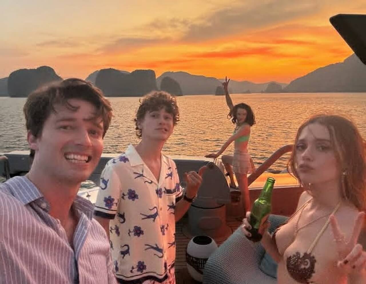 The White Lotus 3, nella 6a puntata l'incesto tra fratelli prosegue con una svolta choc (VIDEO) - The White Lotus 3 nella 6a puntata lincesto tra fratelli 6 - Gay.it