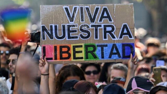 argentina-milei-attacco-diritti-lgbt-intervista