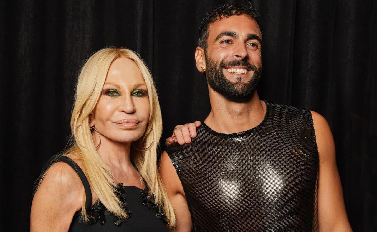 Marco Mengoni ringrazia Donatella Versace dopo l’addio alla direzione artistica della maison: il bellissimo messaggio