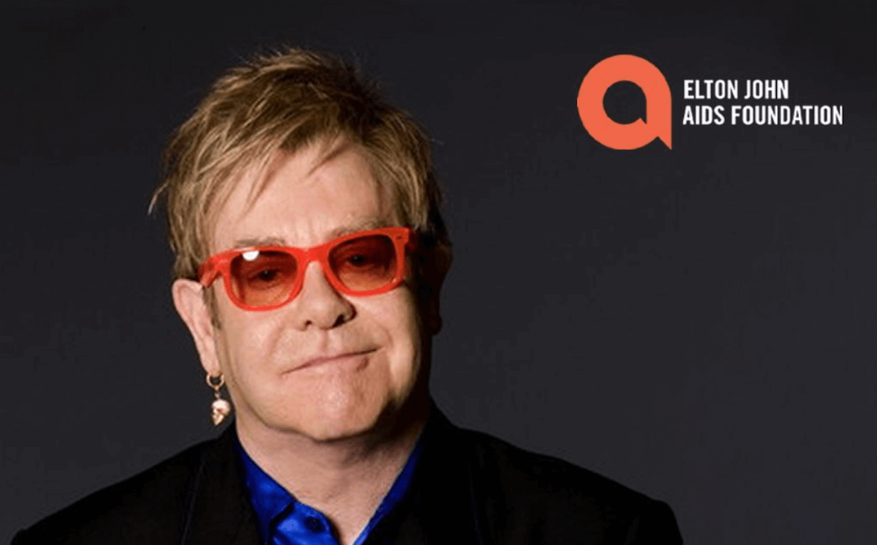 Elton John reagisce al taglio USA dei fondi sulla lotta all’hiv: “Avrà effetti devastanti, a repentaglio anni di progressi”