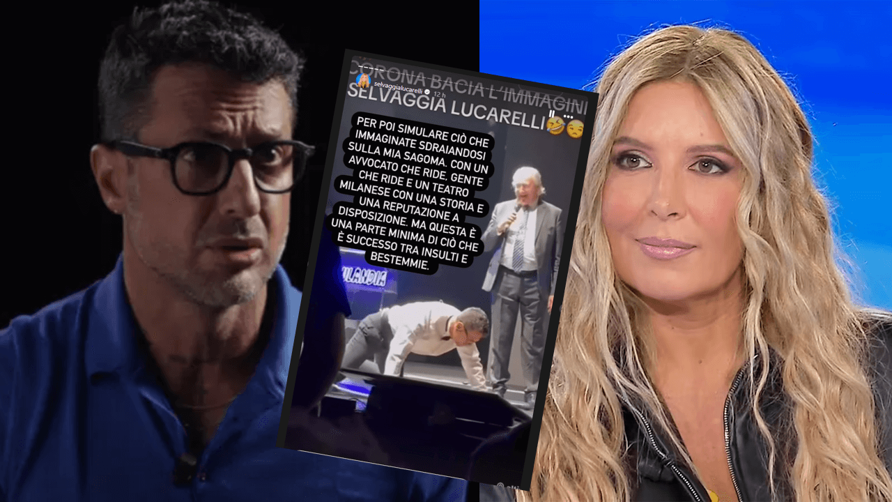 Insulti a Selvaggia Lucarelli a teatro, Fabrizio Corona mima un atto sessuale con la sua sagoma: fermate questo delirio