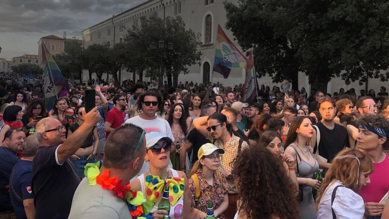 Minacce al Molise Pride, due uomini arrestati: uno deteneva armi e munizioni in casa