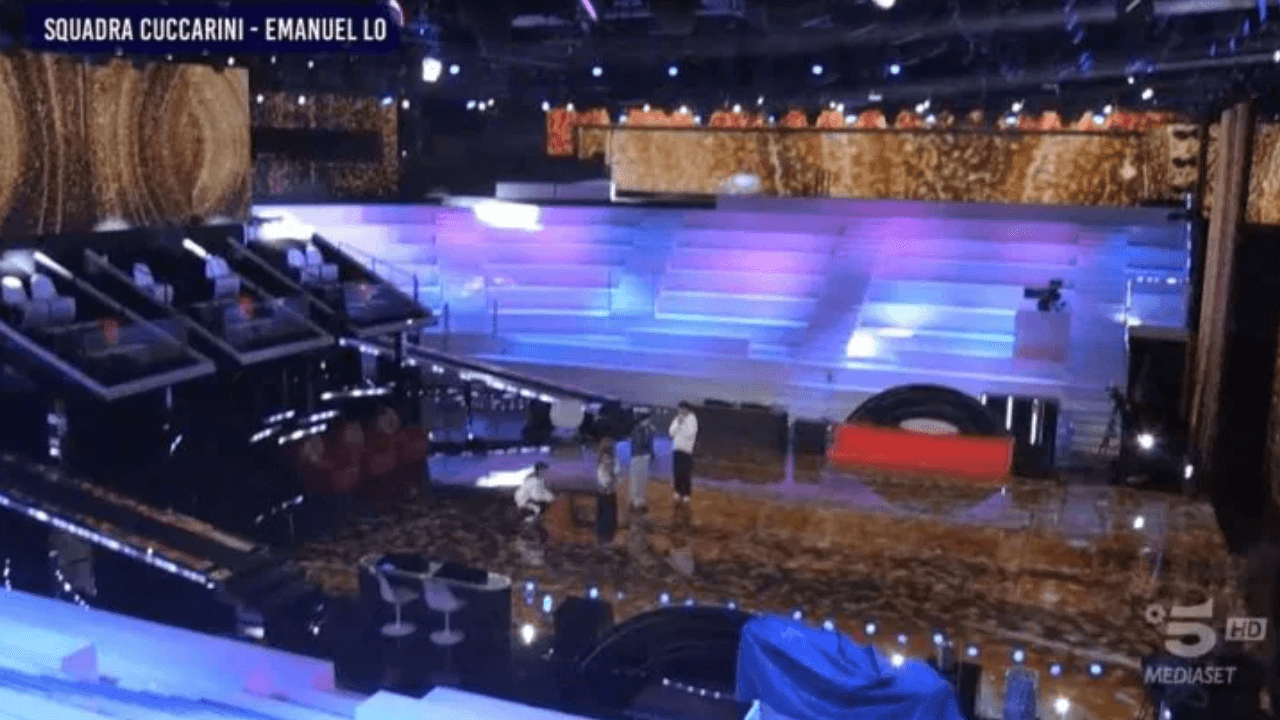 Lo studio del Serale di Amici 24