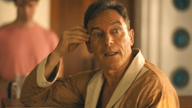 Jason Isaacs: la scena di nudo integrale di The White Lotus