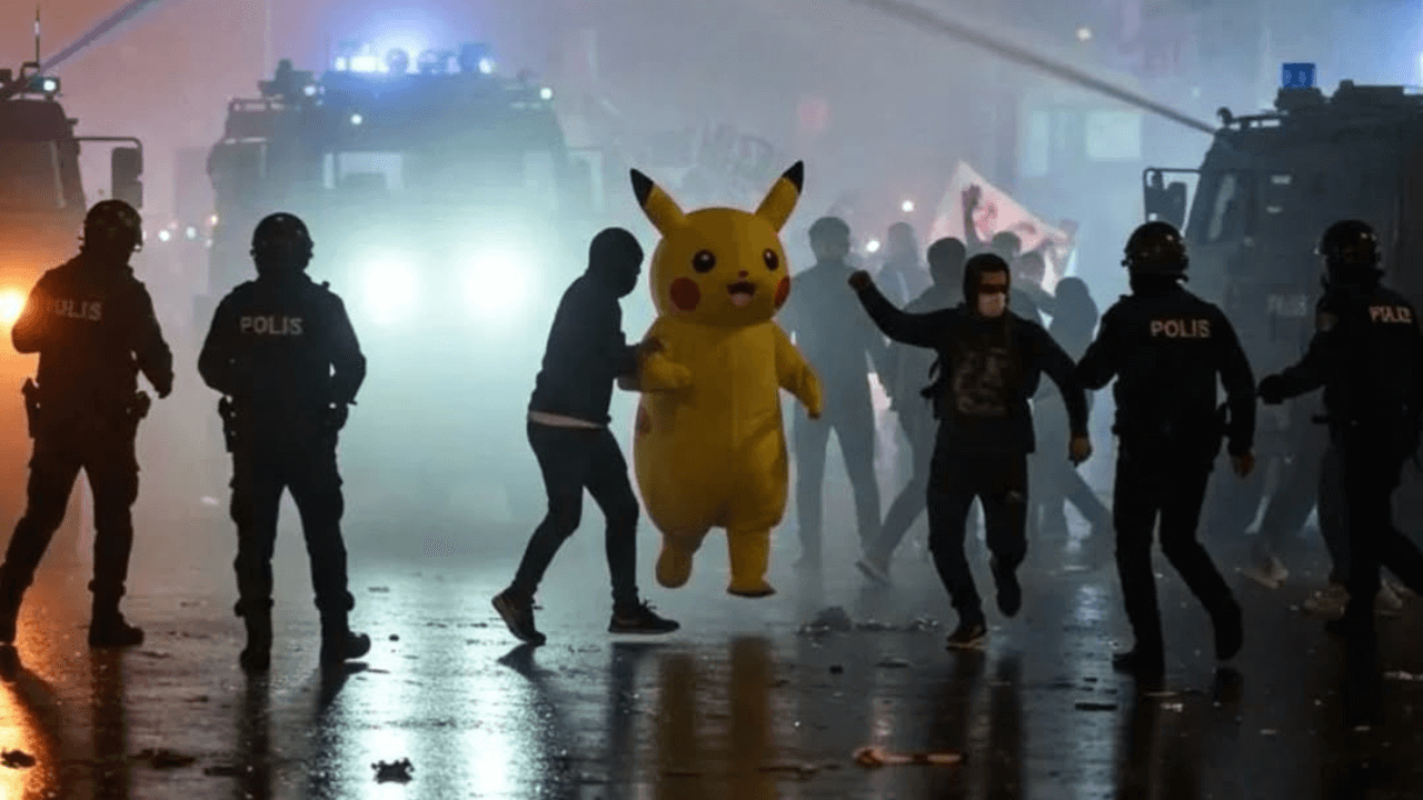Turchia, Pikachu in fuga dalla polizia durante le proteste anti-Erdoğan