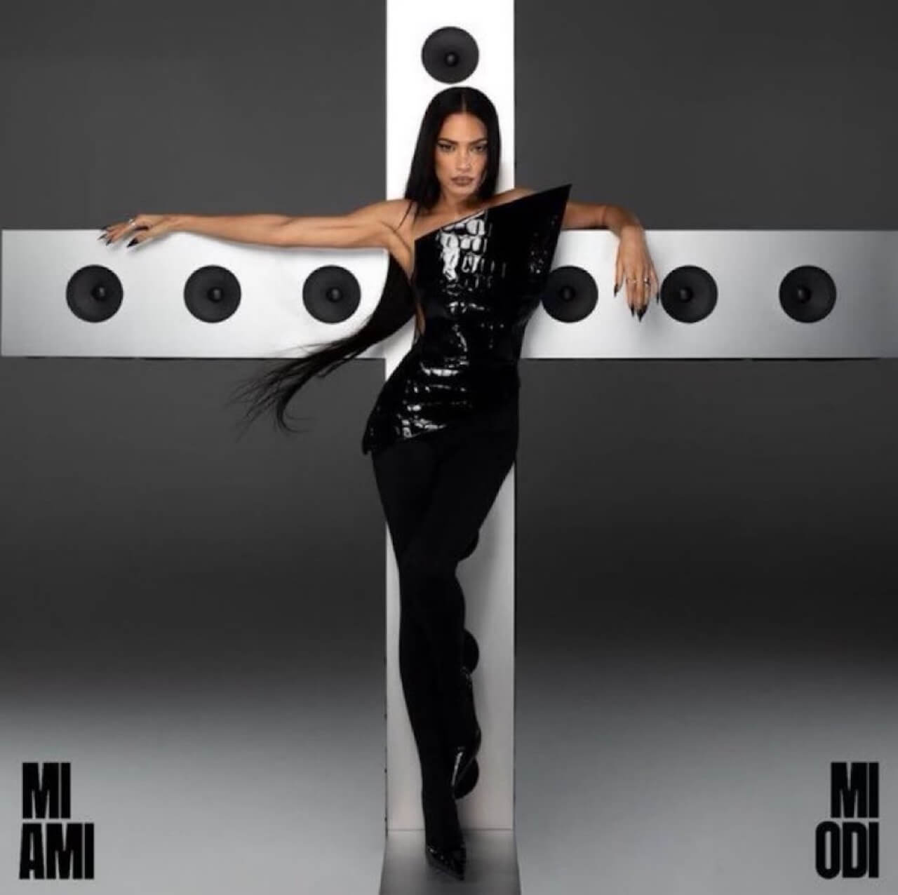Mi Ami Mi Odi, Elodie in croce annuncia nuovo disco e nuovo singolo - Elodie in Mi Ami Mi Odi - Gay.it