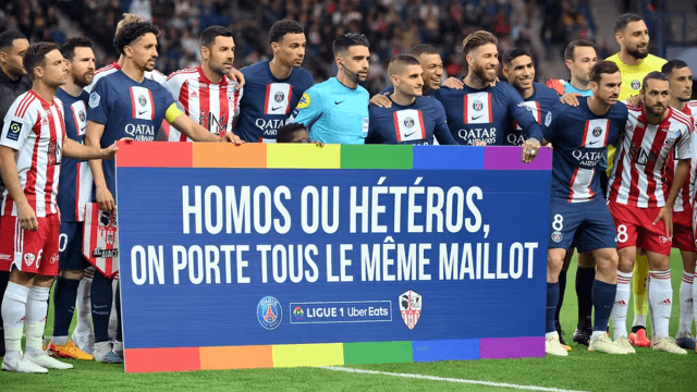 "Gay o etero, indossiamo tutti la stessa maglia" era il messaggio contro l'omofobia esibito dalle squadre della Ligue 1 nel 2023: purtroppo il fenomeno non è diminuito. Ora la Federazione calcio francese ha annunciato un Torneo ad hoc per sensibilizzare sull'argomento.