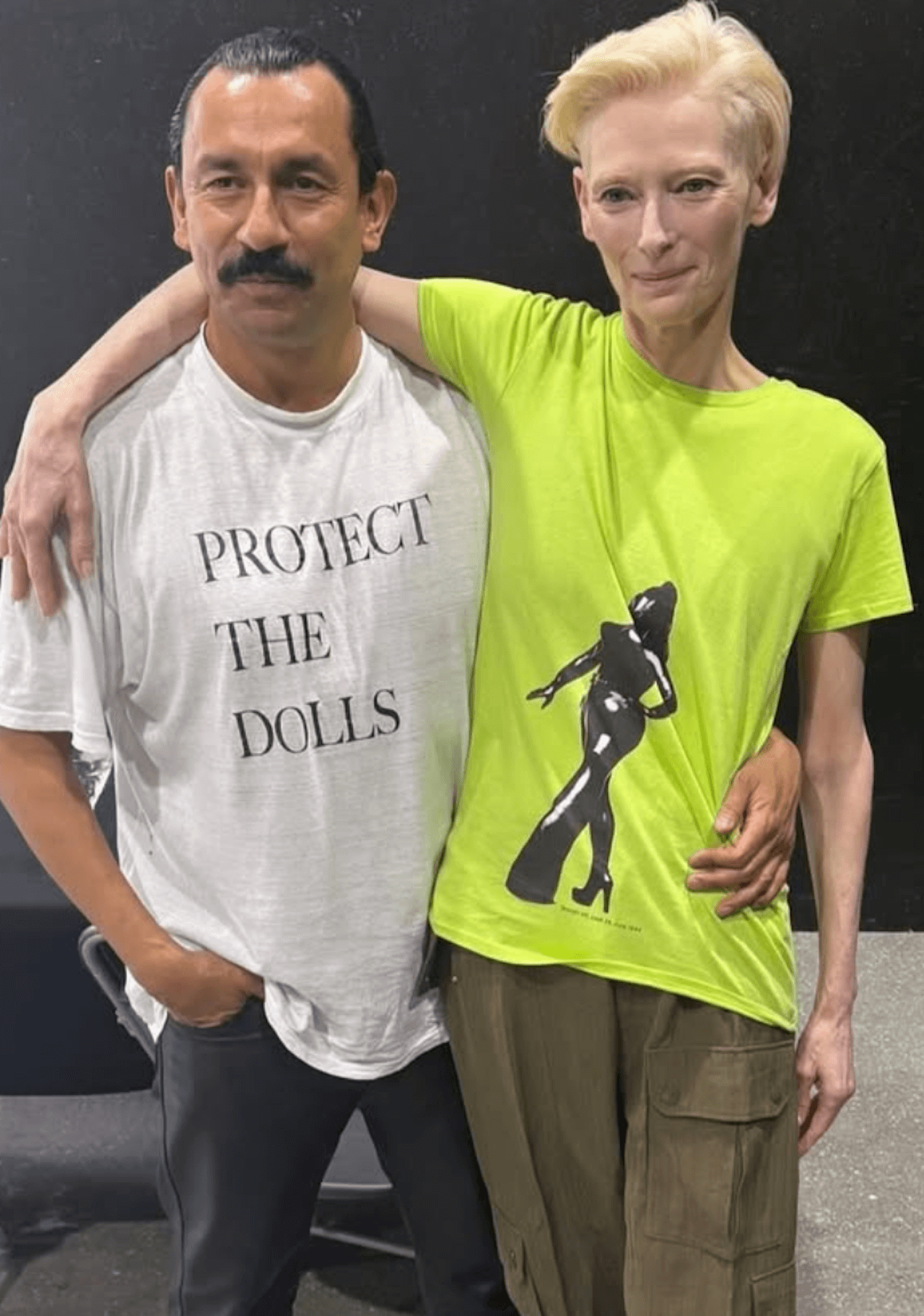 Protect The Dolls, la t-shirt che raccoglie soldi per la comunità trans indossata da Pedro Pascal e Troye Sivan - Haider Ackermann e Tilda Swinton Protect the Dolls - Gay.it