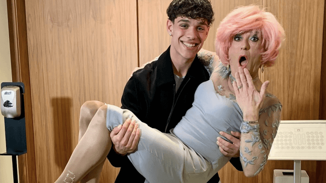 Hector Fort del Barcellona travolto dagli insulti omofobi per aver posato con una drag queen - Hector Fort e Brigitta Lamoure - Gay.it