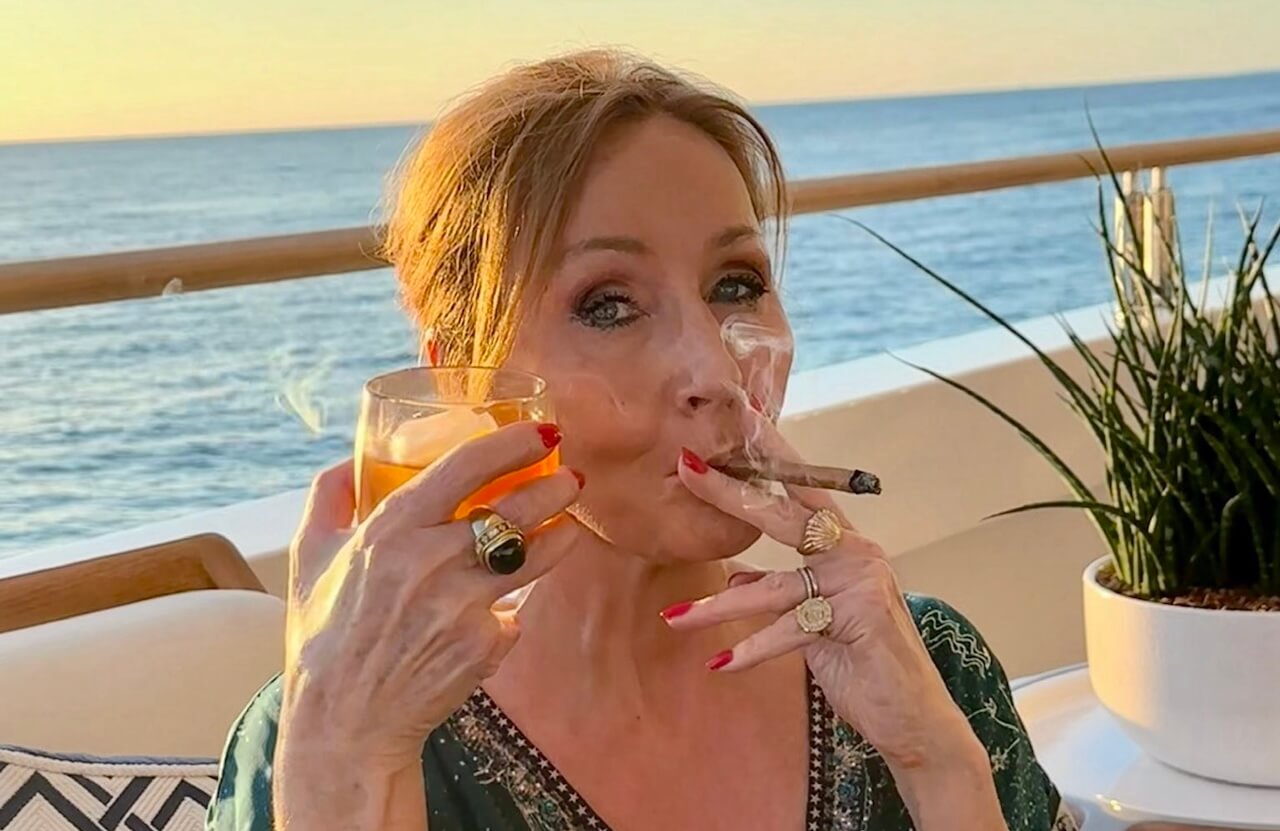 J.K. Rowling suggerisce a 14.3 milioni di follower di fotografare le donne trans nei bagni e di pubblicare le foto on line - J.K. Rowling - Gay.it