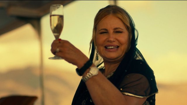 Jennifer Coolidge è convinta che le persone gay siano "di grado superiore" a quelle etero (VIDEO) - Jennifer Coolidge - Gay.it