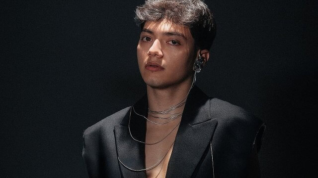 Eurovision 2025, l'artista queer Johannes Pietsch rappresenterà l'Austria e punta al trionfo con Wasted Love (VIDEO) - Johannes Pietsch - Gay.it