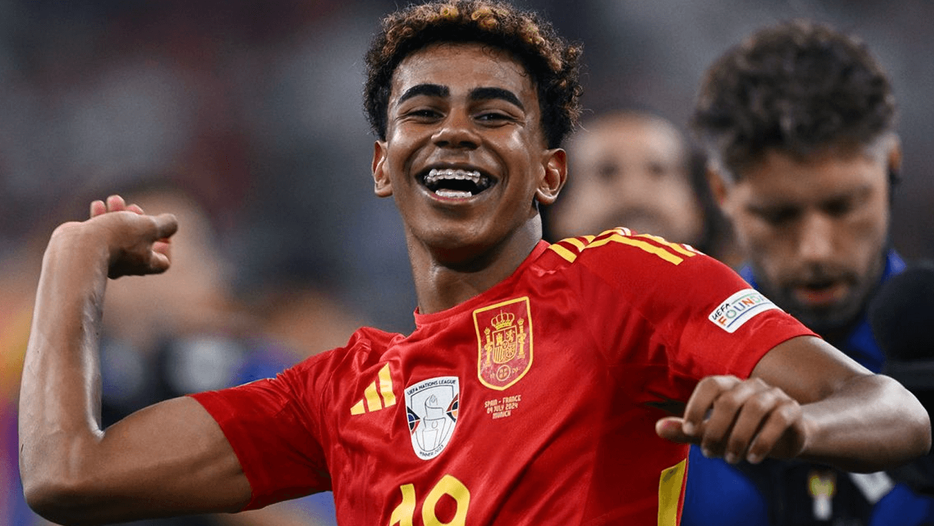 Lamine Yamal è considerato una delle più promettenti promesse del calcio mondiale. Ha 17 anni.