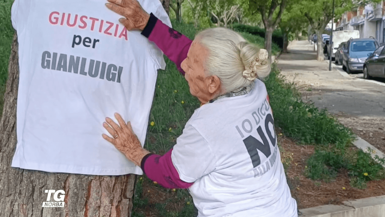 La madre di Gianluigi Esposito, morto a Lucera