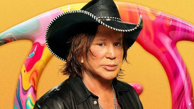 Mickey Rourke cacciato dalla casa del GF Vip inglese per insulti omofobi a JoJo Siwa e altri commenti inappropriati (VIDEO) - Mickey Rourke cacciato dalla casa del GF Vip - Gay.it