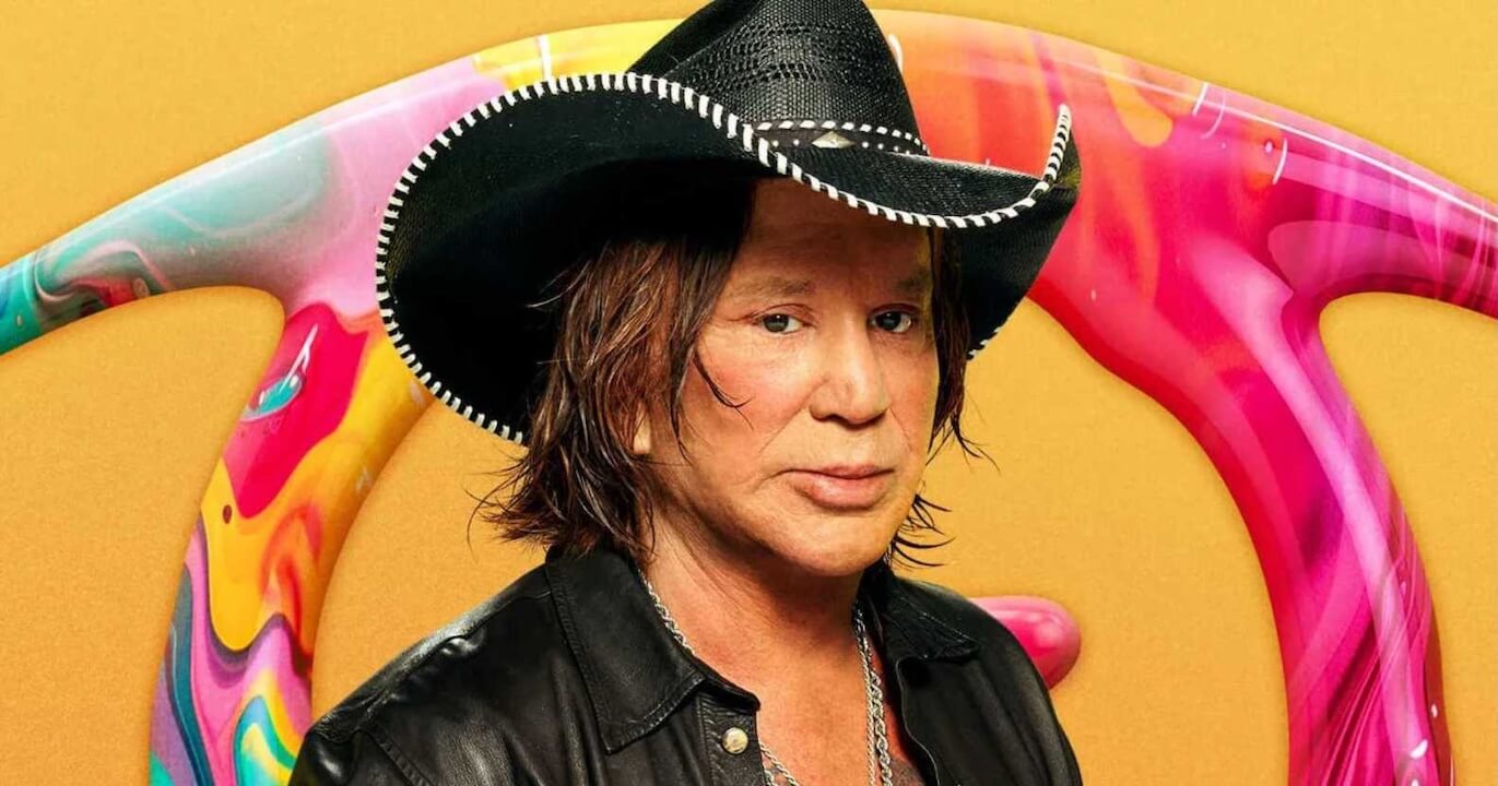 Mickey Rourke cacciato dalla casa del GF Vip inglese per insulti omofobi a JoJo Siwa e altri commenti inappropriati (VIDEO)