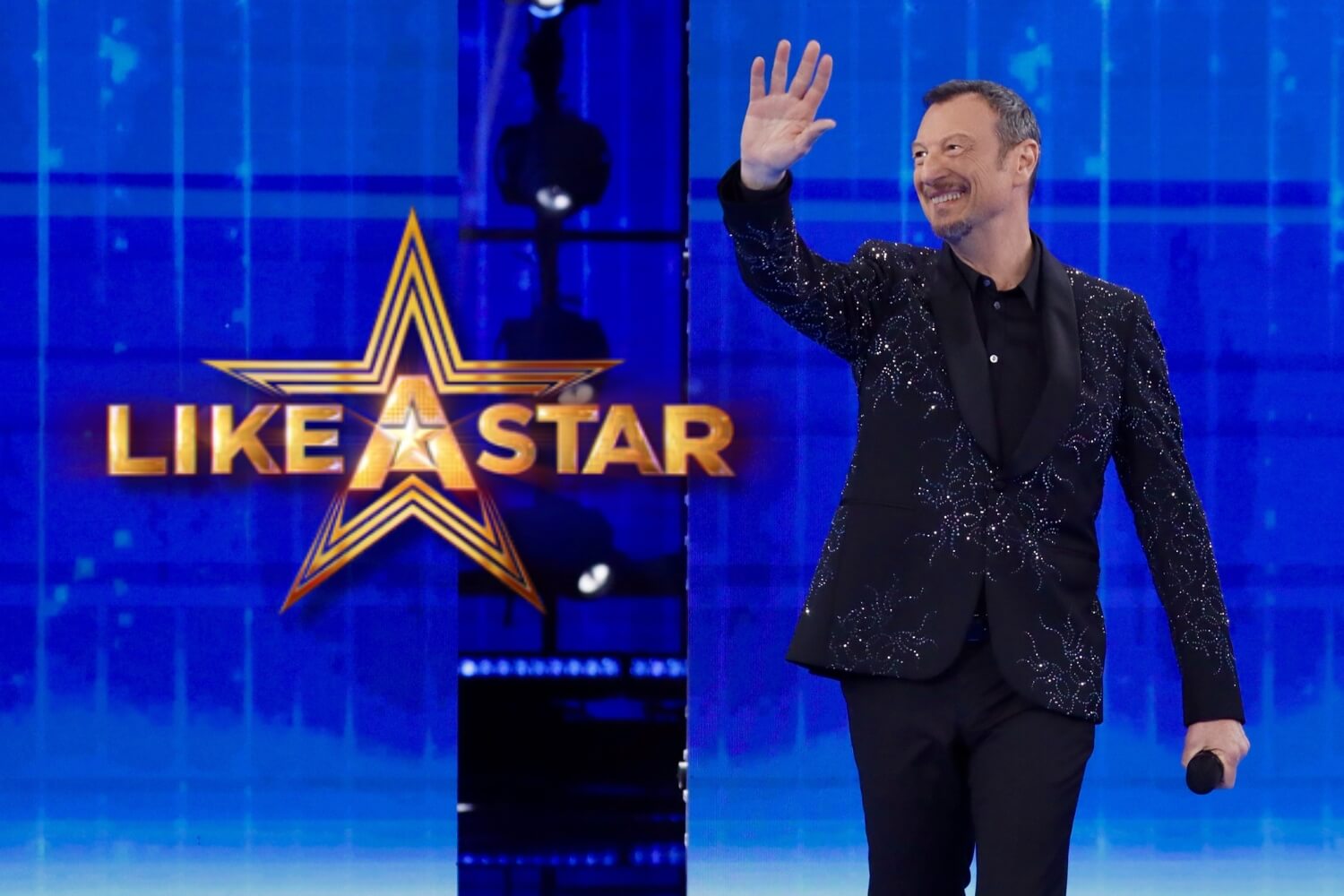Amadeus conduce "Like a Star" sul Nove