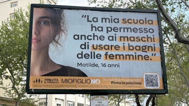 Fratelli d’Italia vuole cancellare il divieto di pubblicità sessiste e omofobe: l’emendamento Malan-Pogliese scatena la polemica - Roma manifesti di Pro Vita 2 - Gay.it