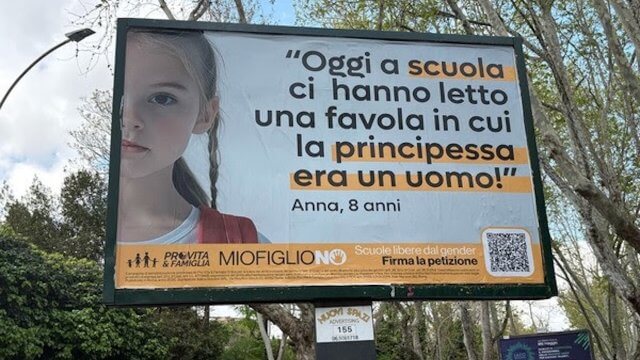 La crociata di Pro Vita contro la scuola inclusiva: a Chiavari il PD insorge contro i manifesti, a Brescia la sindaca li blocca - Roma manifesti di Pro Vita - Gay.it