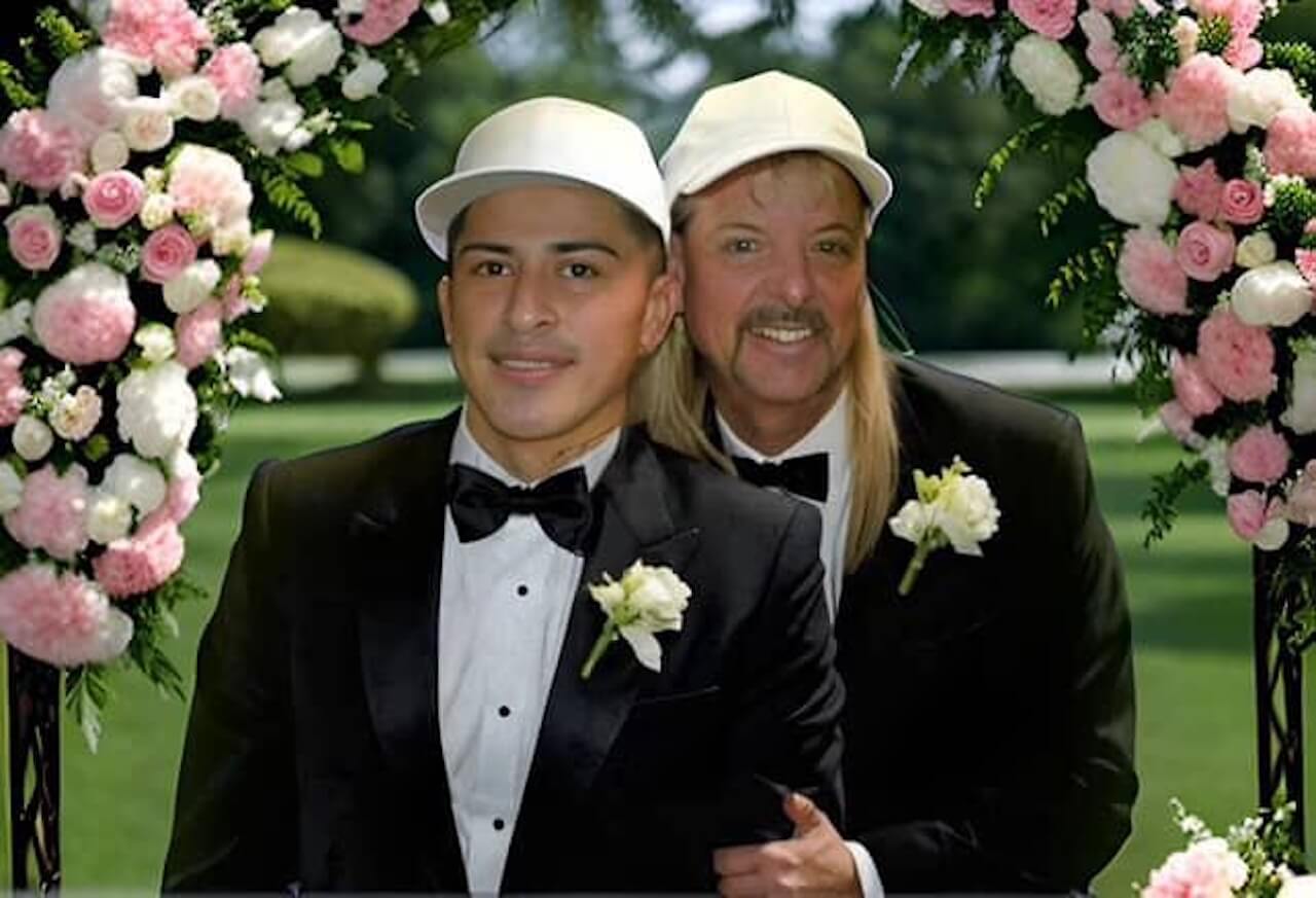 Tiger King Joe Exotic ha sposato il compagno di cella Jorge: "Vi presento mio marito" - Tiger King Joe Exotic ha sposato il compagno di cella Jorge 1 - Gay.it