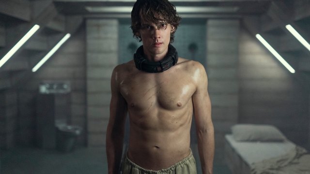 Mercoledì 2, Hunter Doohan è ancora più sexy e pericoloso: "Il mio Tyler è selvaggio, un animale in gabbia" - WEDNESDAY 202 Unit 04124RC - Gay.it
