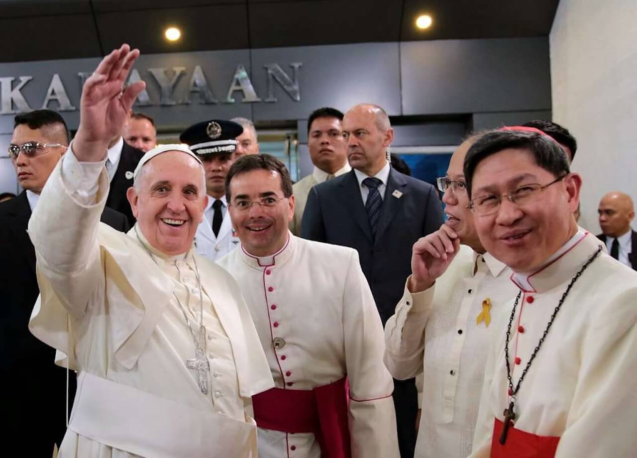 Papa Luis Antonio Tagle? Chi è il cardinale filippino vicino alla comunità LGBTQIA+ favorito del Conclave - pope francis arrival villamor airbase 3 89267b 1024 - Gay.it