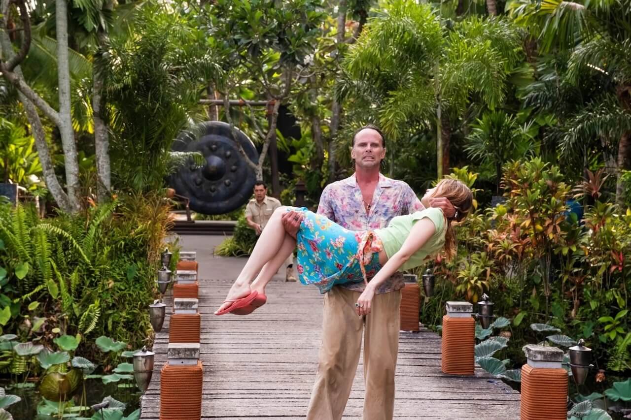 The White Lotus 3, chi è morto? Il finale choc che ha sconvolto tuttə (SPOILER) - tayme thapthimthong walton goggins and aimee lou wood on the white lotus season 3 finale copia - Gay.it