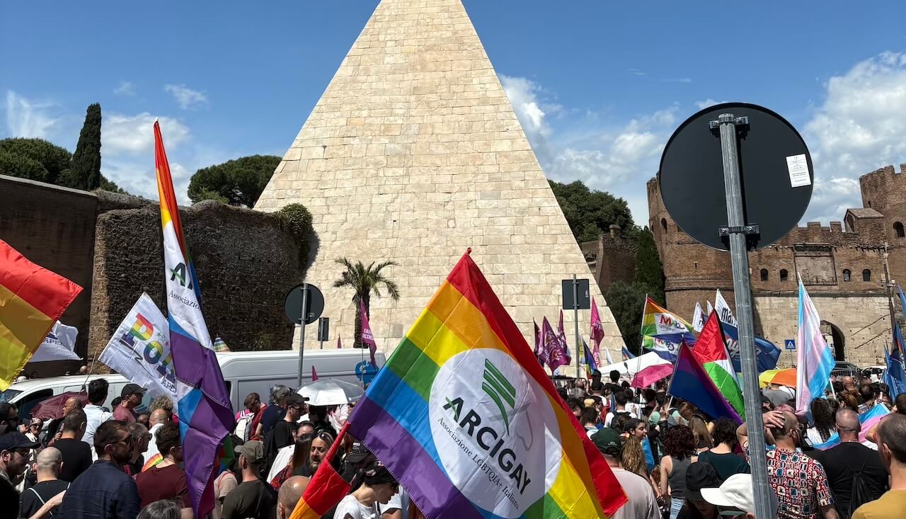 Roma, insulti omofobi a pochi metri dalla piazza contro l'omobitransfobia del 17 maggio - 17 maggio manifestazione nazional contro lomobilesbotransfobia in piazzale Ostiense 2 - Gay.it