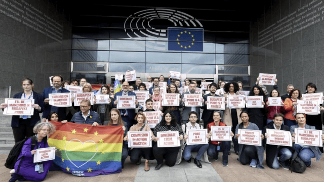 26 eurodeputati chiedono di congelare i fondi UE per l'Ungheria e annunciano: "Saremo al Pride di Budapest" - 26 eurodeputati chiedono di congelare i fondi UE per lUngheria - Gay.it
