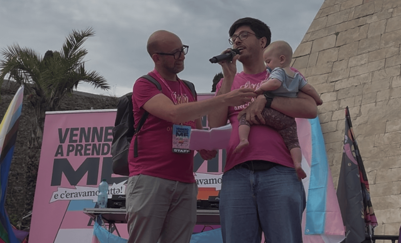 A Roma contro l'omobitransfobia: "Oggi tolgono i diritti a noi che siamo minoranza, ma domani toccherà a tuttə" (VIDEO) - A Roma in piazza contro lomobitransfobia 2 - Gay.it