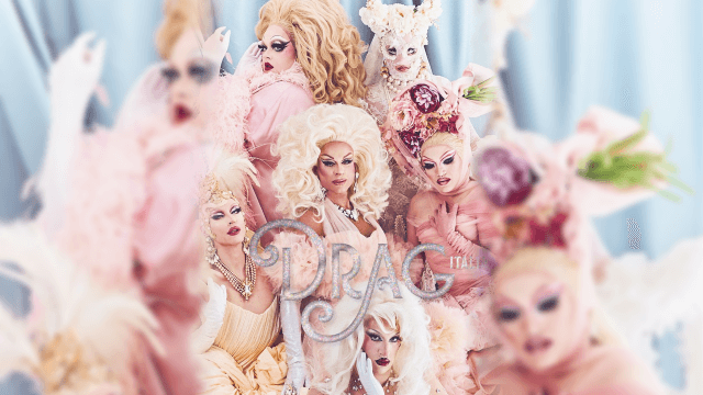 Drag Italia, il libro tributo a un mondo che continua a sfidare e ridefinire i confini dell’arte e dell’identità - Drag Italia - Gay.it