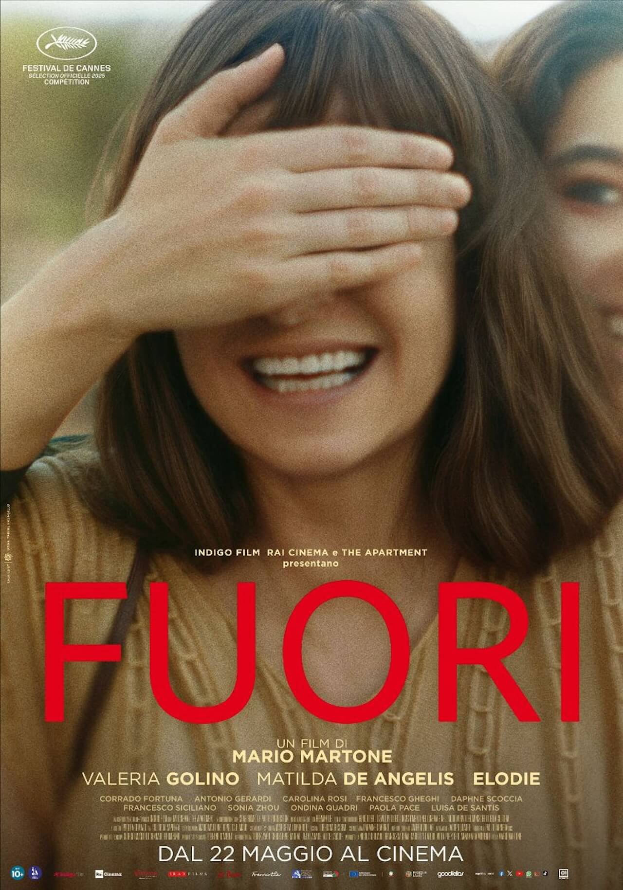 Fuori, divide Cannes la sorellanza queer di Martone con Valeria Golino, Matilda De Angelis ed Elodie - Fuori poster - Gay.it