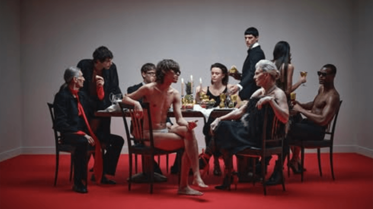Corpi, desideri e tentacoli: la cena queer di Giampaolo Sgura per CARNALE –  VIDEO