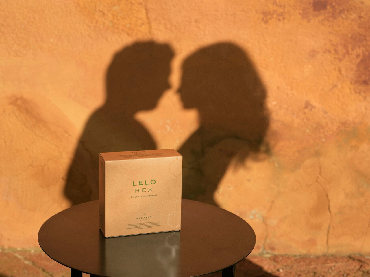 Arriva il profilattico organico che protegge te e l'ambiente - LELO Hex Organic ambient 1 - Gay.it