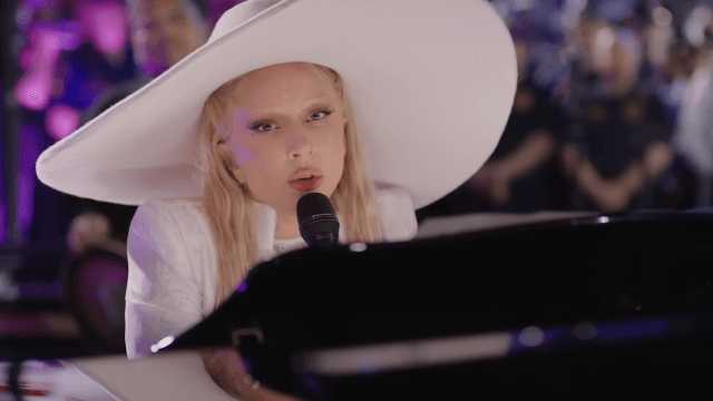 Lady Gaga ha vinto il suo primo Emmy e punta l'EGOT. Il prossimo passo sarà un musical teatrale? - Lady Gaga - Gay.it