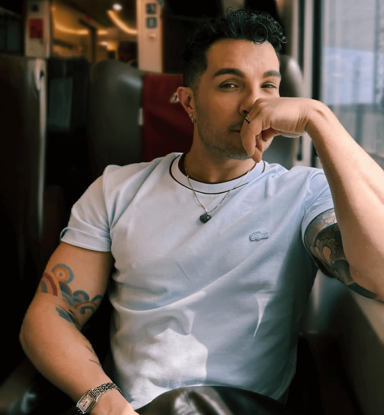 Marco Carta: "Non mi sentivo all'altezza, Luca mi ha aiutato a vedermi. Sogno Sanremo 2026" - Marco Carta - Gay.it