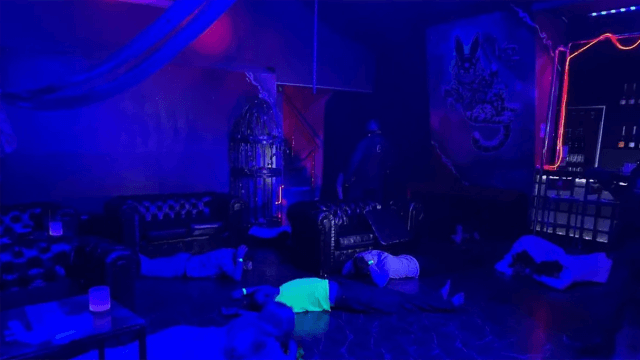 Raid a Mosca in un locale durante una serata per scambisti: 200 fermi di persone per sospetta propaganda e attività LGBTIAQ+