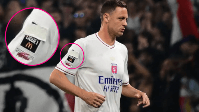 Nemanja Matic ha coperto il logo della lotta all'Omobitransfobia.