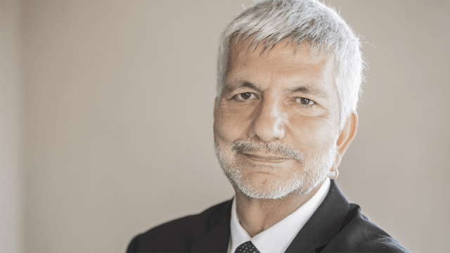 Nichi Vendola - Sacro Queer è il suo libro di poesie appena pubblicato