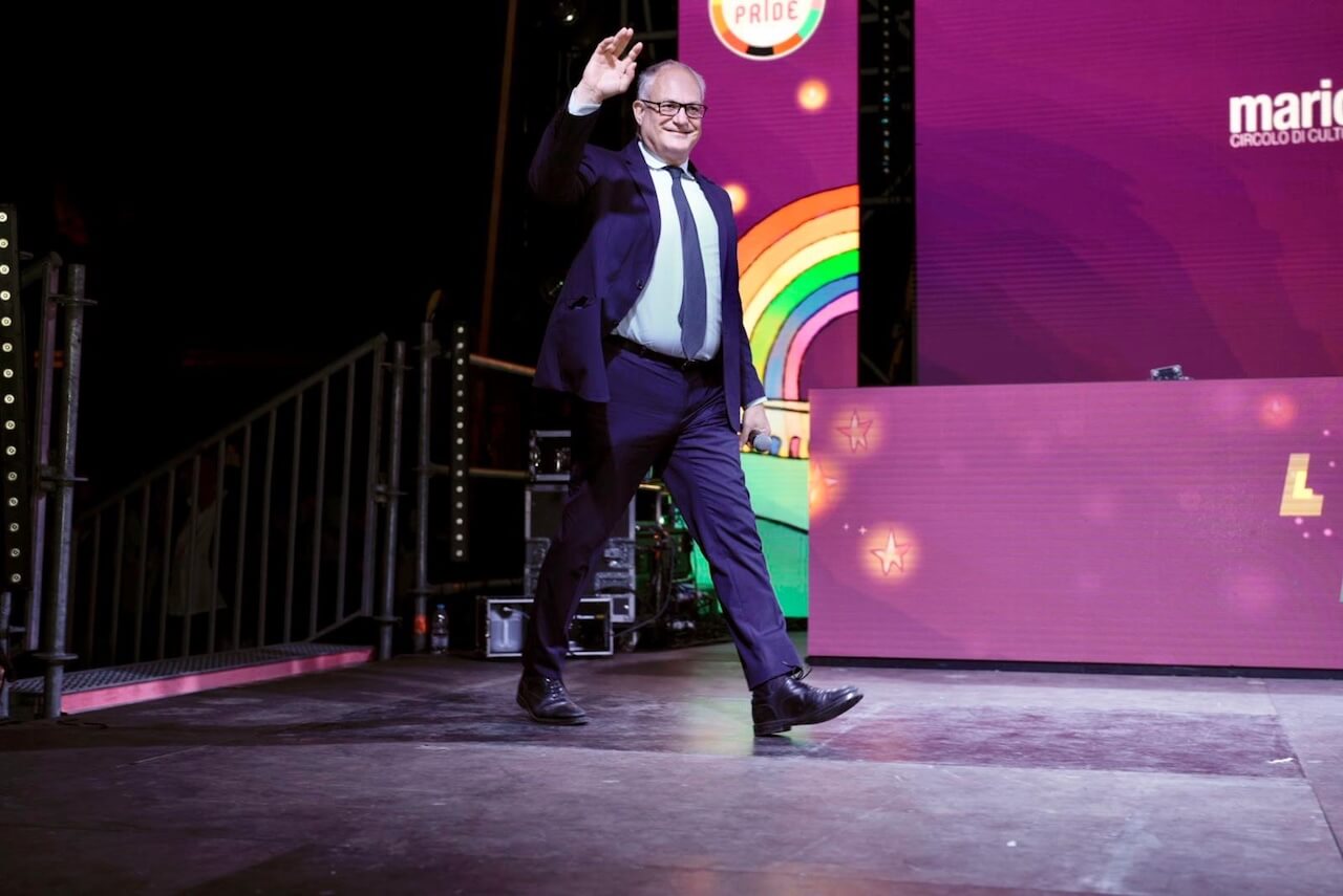 Roma Pride 2025, Leo Gassman e il sindaco Gualtieri inaugurano la Pride Croisette: "W l'amore in ogni sua forma" (VIDEO) - Roma Pride 2025 Leo Gassman e il sindaco Gualtieri inaugurano la Pride Croisette 3 - Gay.it